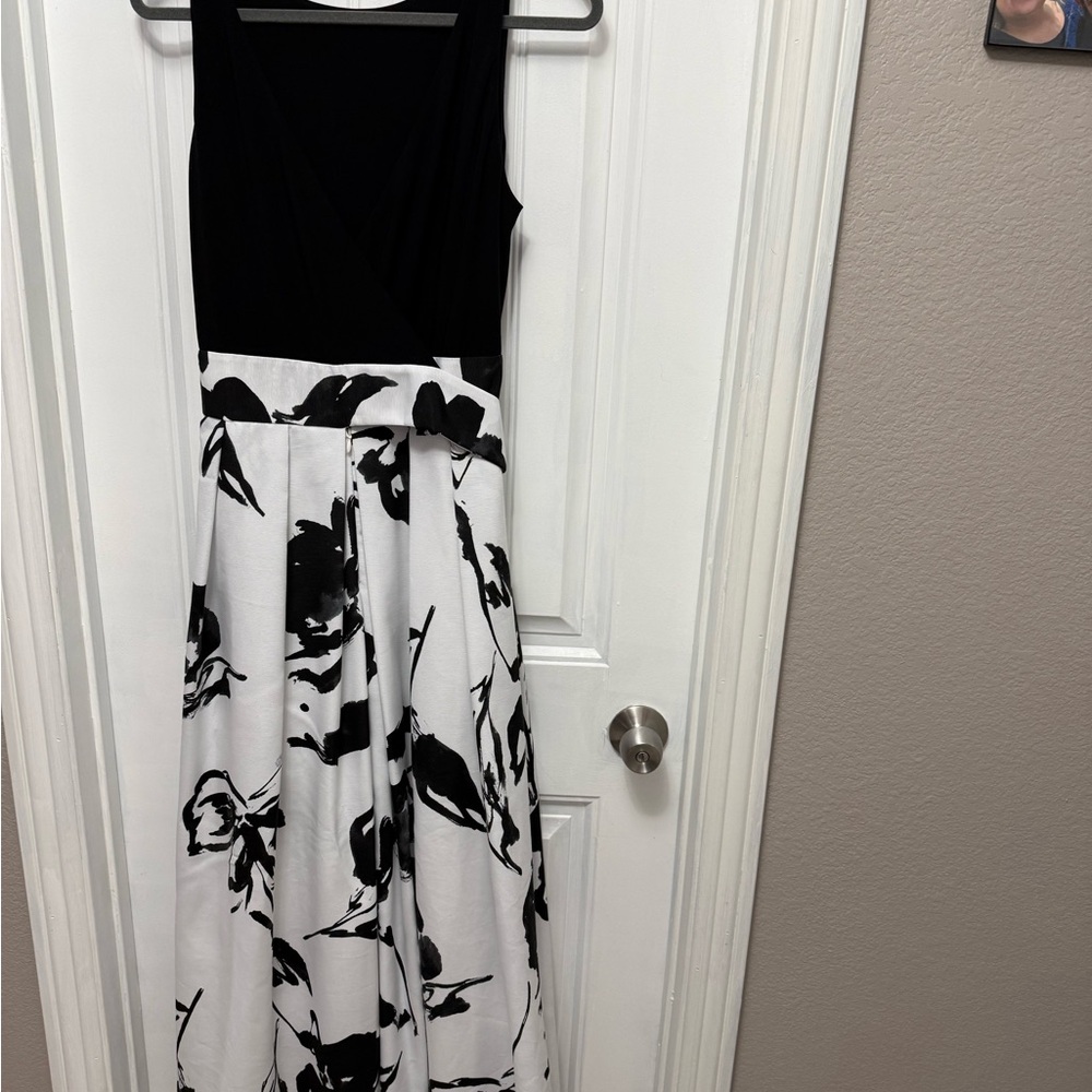 Ralph Lauren Black and White Floral Skirt Scoop Neck Gown Size 12 RETAIL $325 - Picture 9 of 16